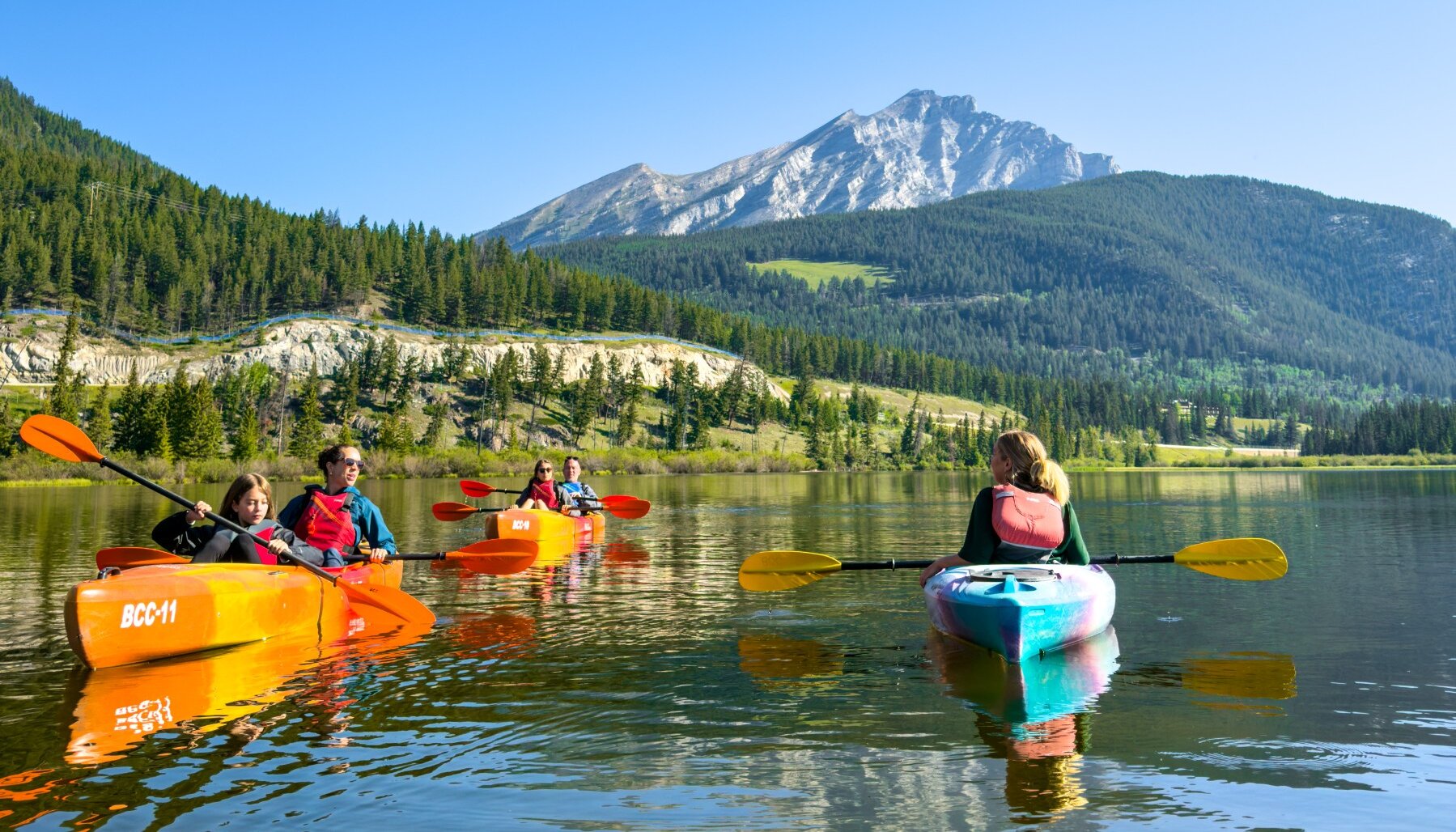 The kayak guide and guests chatting on vermillion lakes