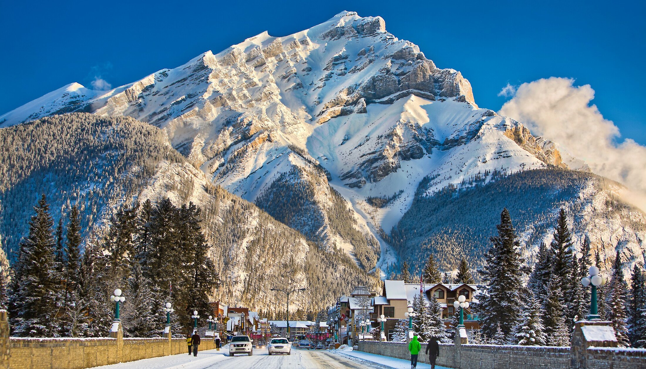 The view of Cascade Mountain in Banff from Banff Avenue
