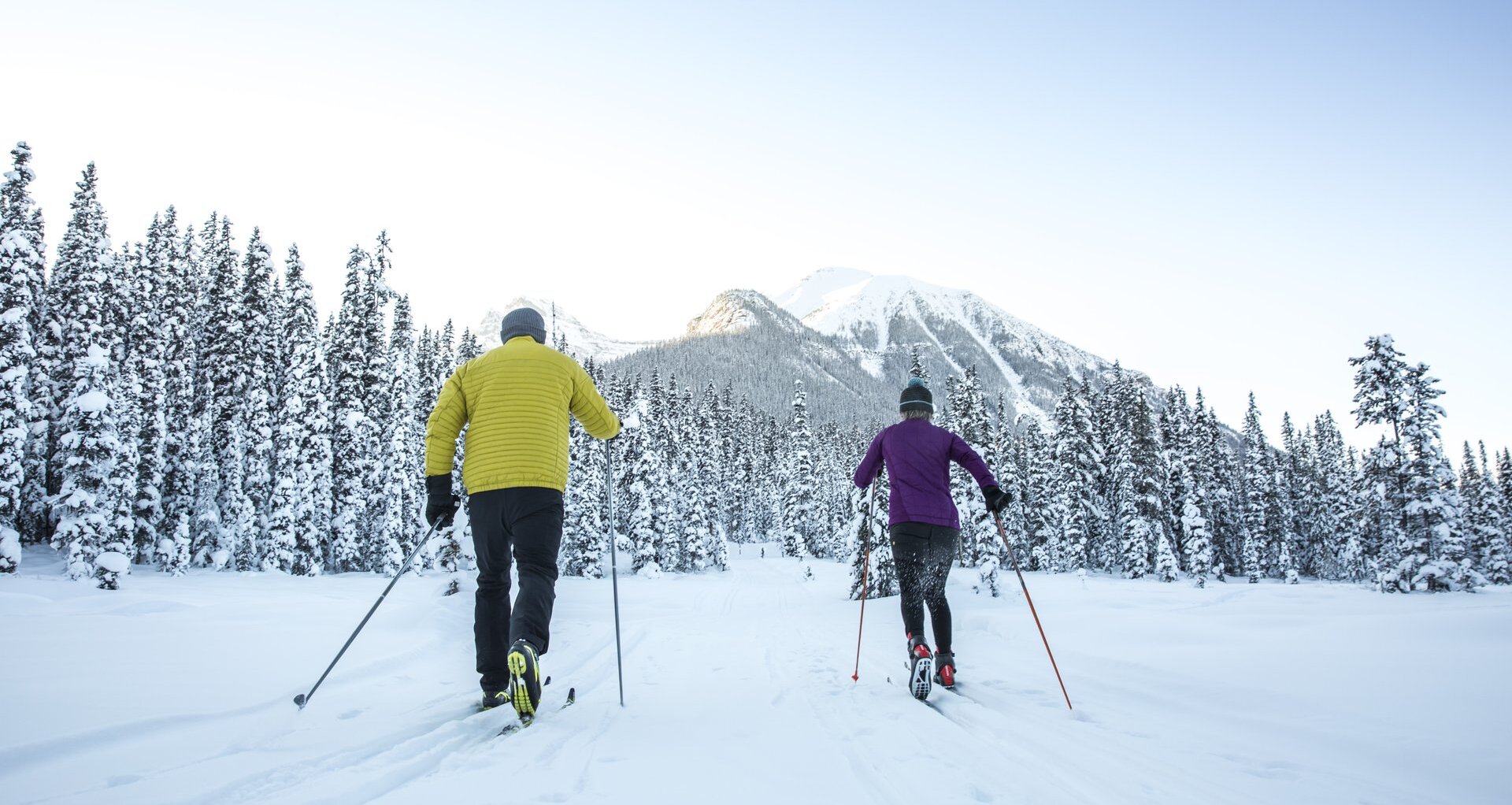 2 people cross country skiing in Lake Louise in Banff National Park