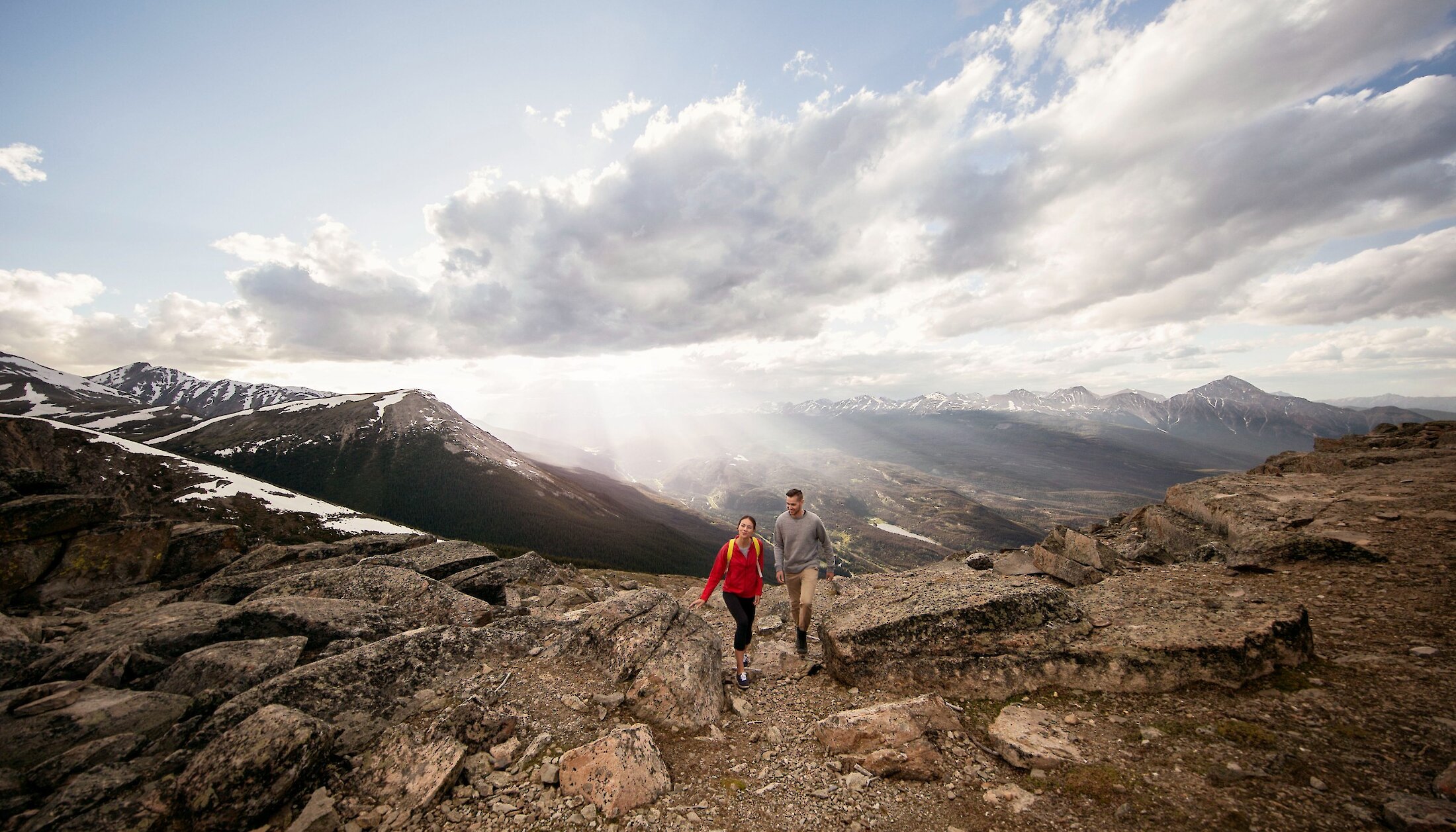 A couple hiking the trails at the top of Jasper Skytram