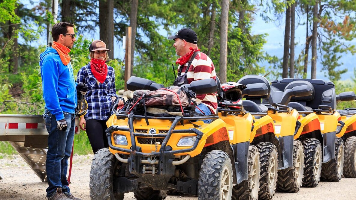 A safety briefing before the Golden Offroad Nature Tour