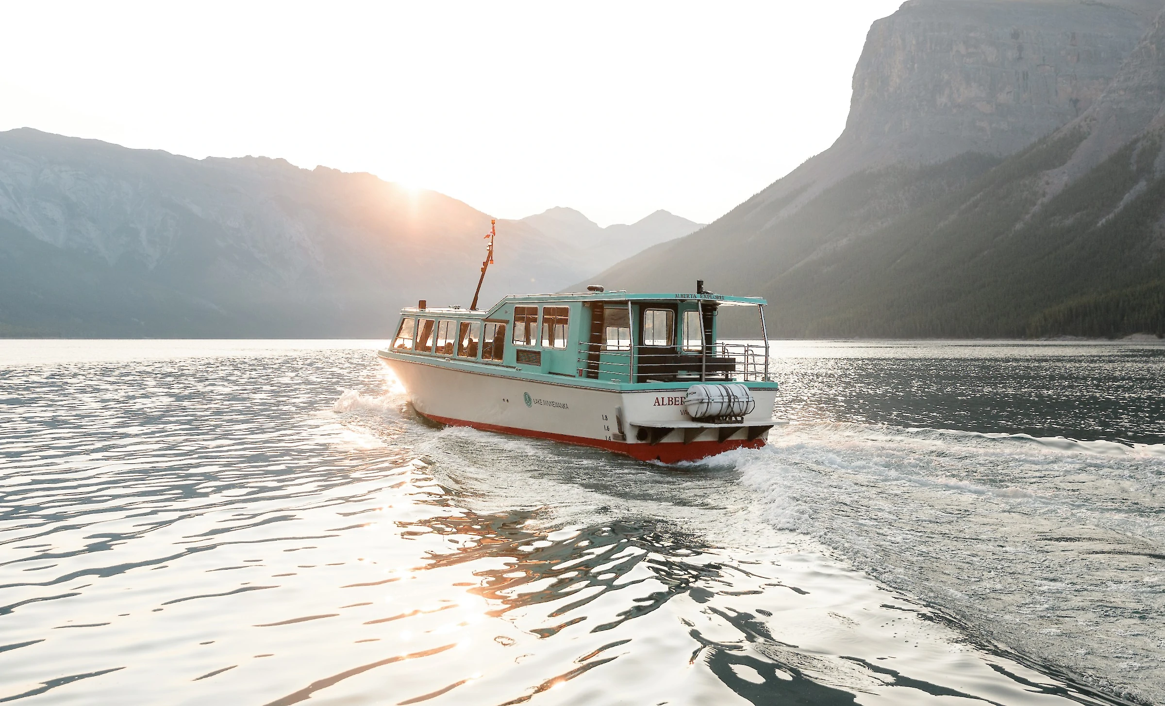 Lake Minnewanka Boat Cruise