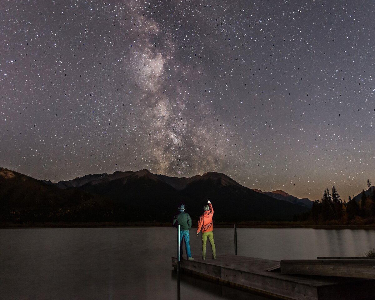 Two friends stargazing at Vermillion Lakes in Banff National Park