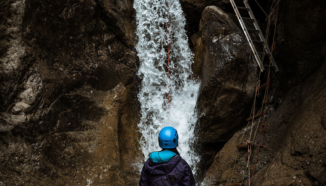 Waiting for the rappelling