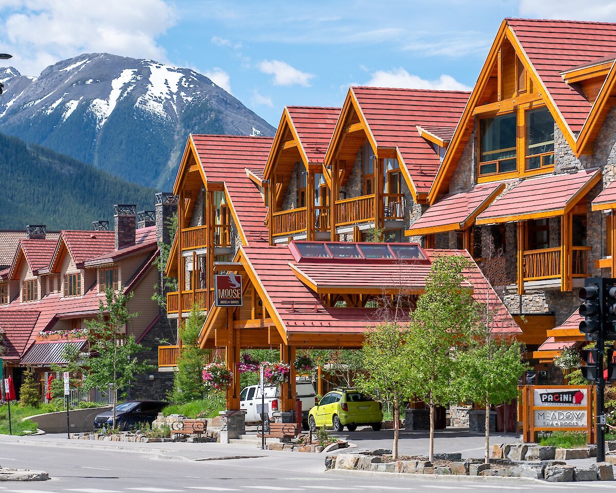 The exterior of the Mosse Hotel in Banff