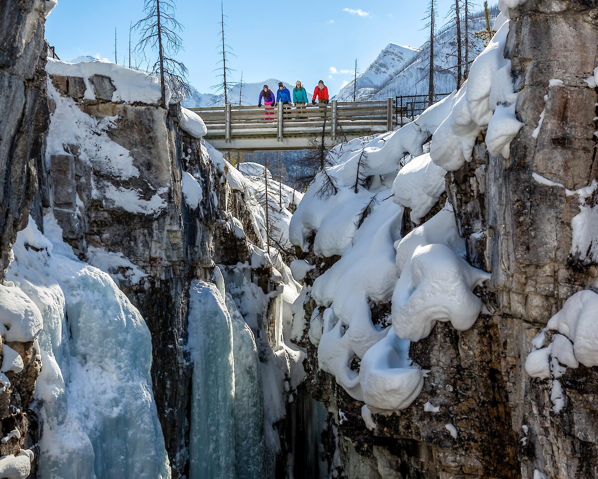 People on a bridge overlooking the Marble canyon in the winter