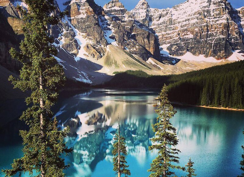 Moraine lake in Banff with its stunning turquoise waters