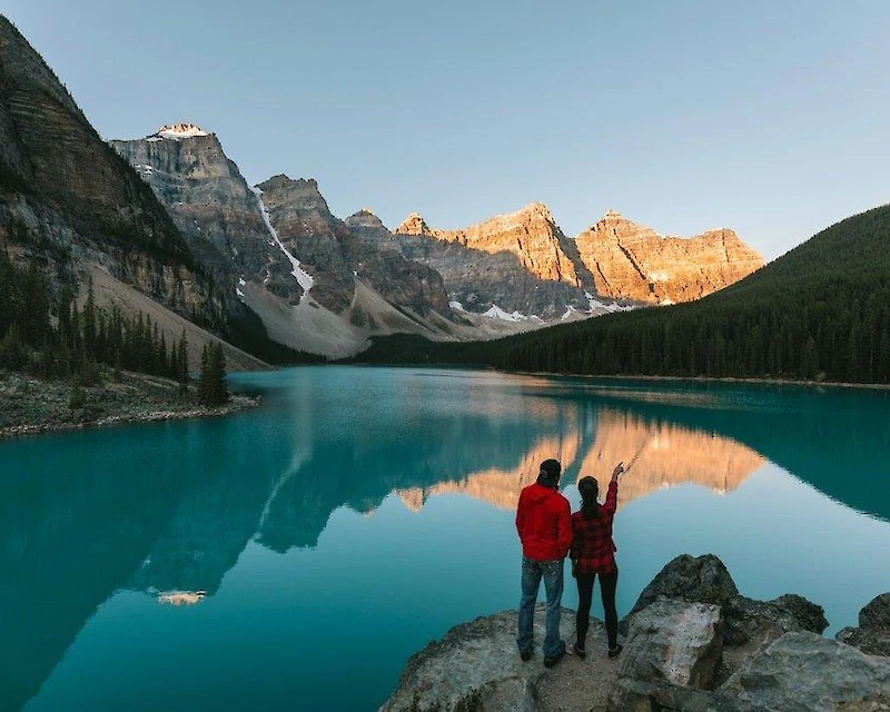 Moraine Lake & Lake Louise Sunrise Adventure